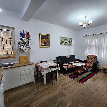 Bujtinat Skenderi Gjinar 2 Villa Exterior foto