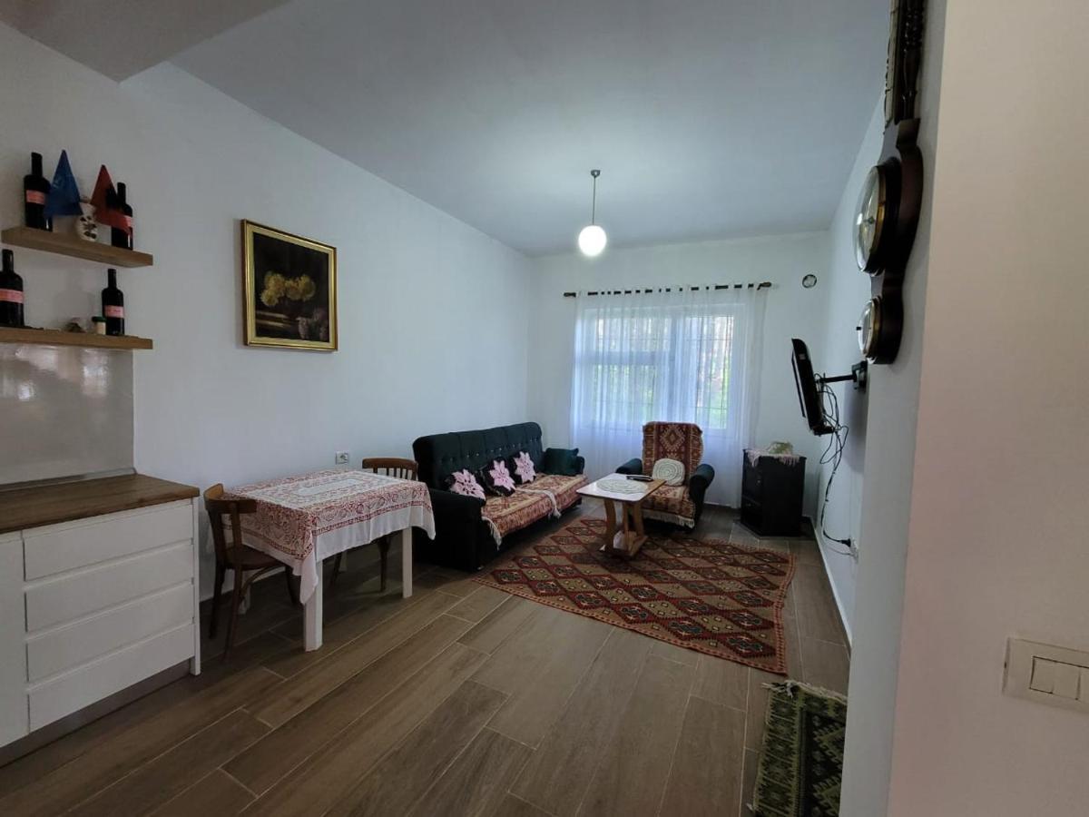 Bujtinat Skenderi Gjinar 2 Villa Exterior foto
